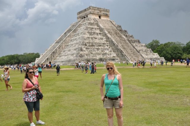 elcastiilomainpyramidmayancitychichenitza.jpg